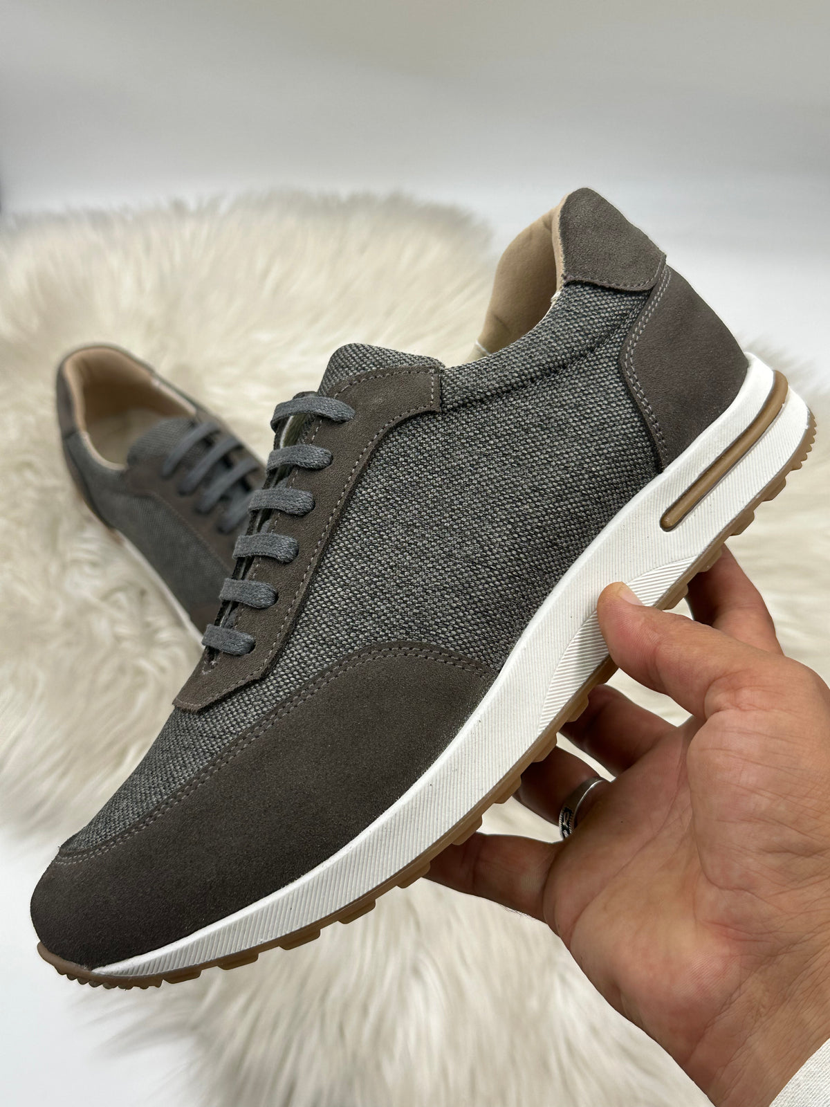 WEEKEND-01-43-GRIS