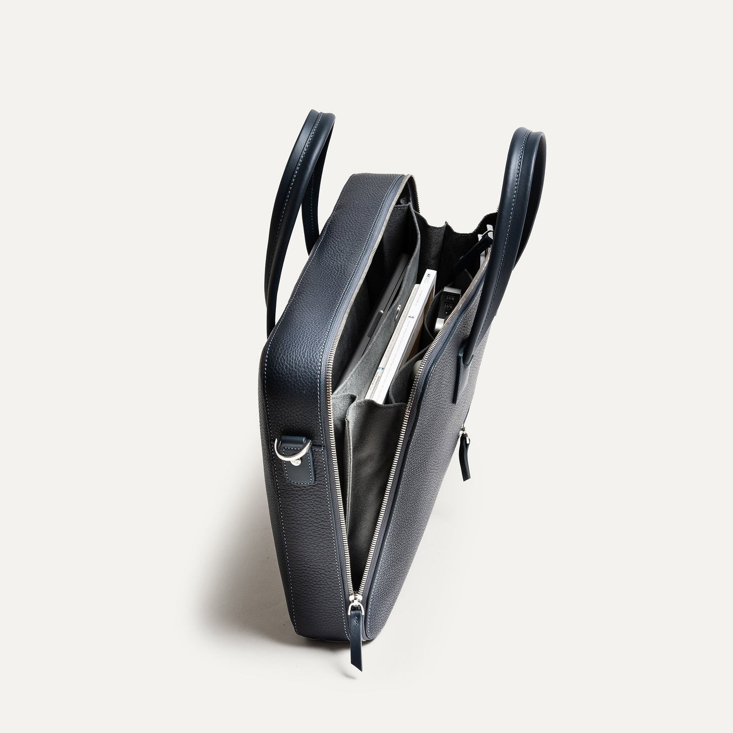 Cartable Pro / Ordinateur medium en cuir grainé - MARINE