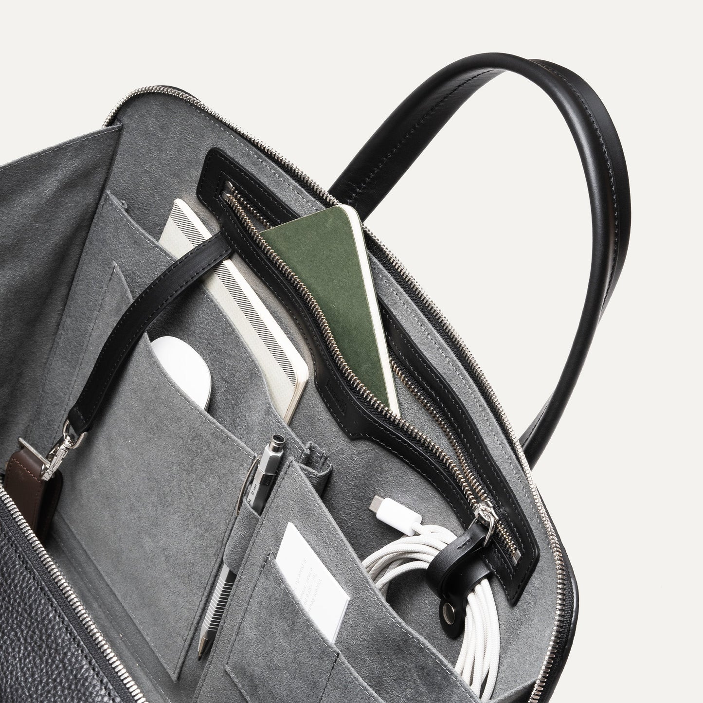 Cartable Pro / Ordinateur medium en cuir grainé - NOIR