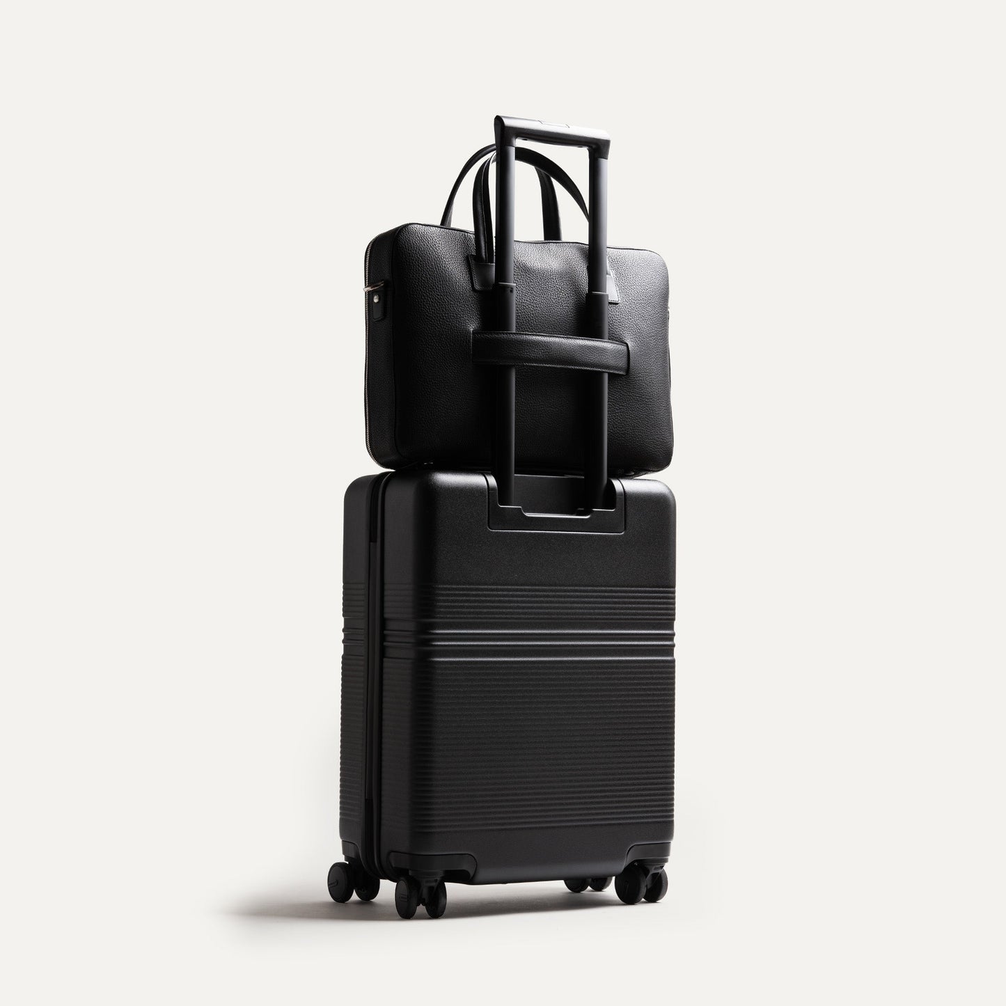 Cartable Pro / Ordinateur medium en cuir grainé - NOIR